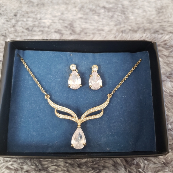 Necklace set, Avon jewelry - Picture 2 of 3